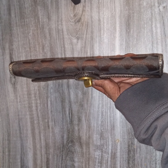 Coach Signature Vintage Kiss Lock And Multi Colored Interior Trifold Wallet - Picture 10 of 13